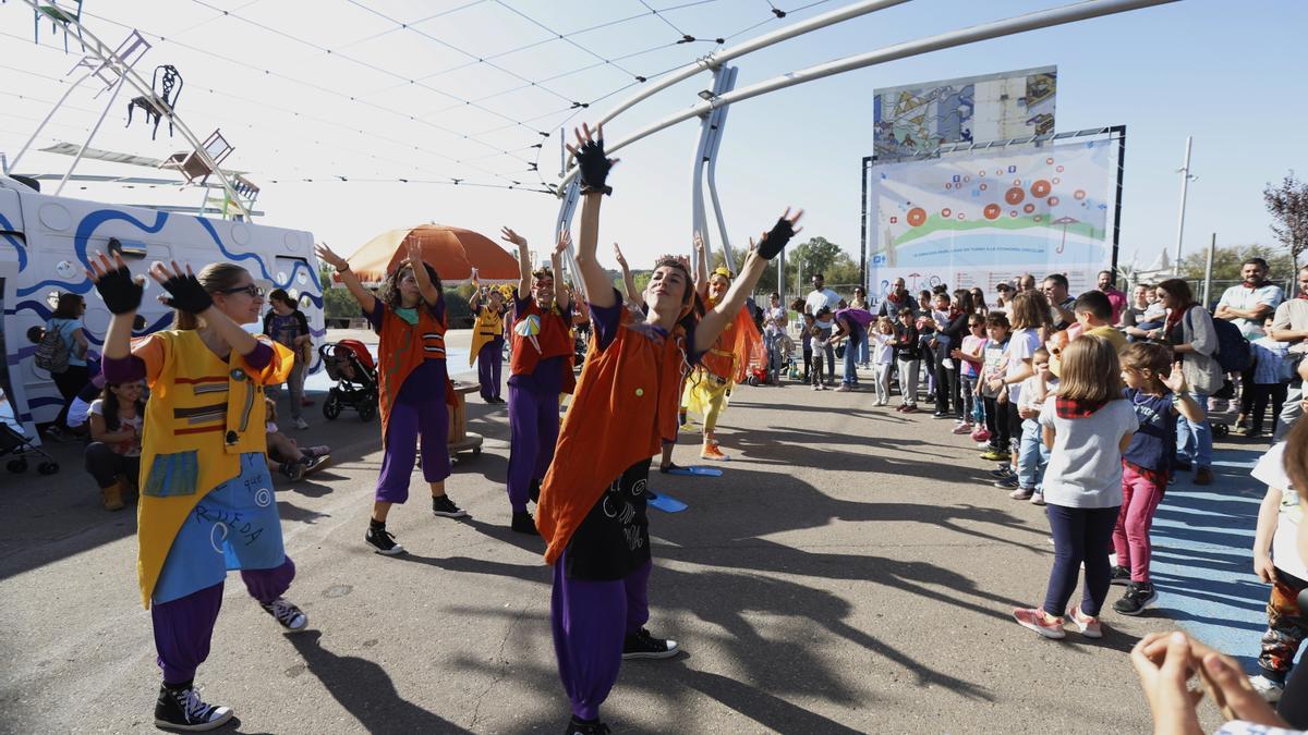 La PAI son los responsables del espacio Río y juego, que llena la Expo de juegos para niños durante las Fiestas del Pilar.