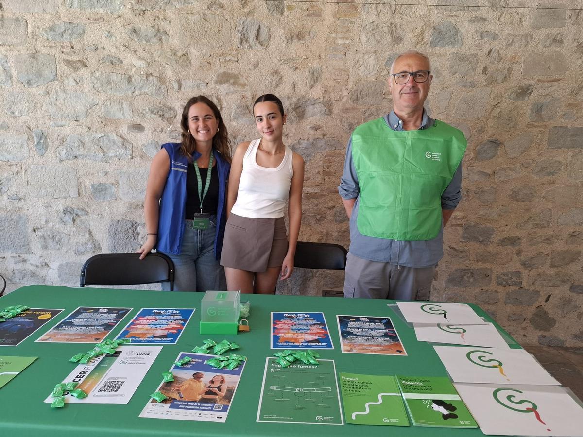 Taula informativa a la seu de la Generalitat.