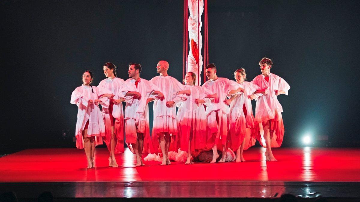 A compañía galega Fran Sieira Danza nunha función de ‘Ceibe’.