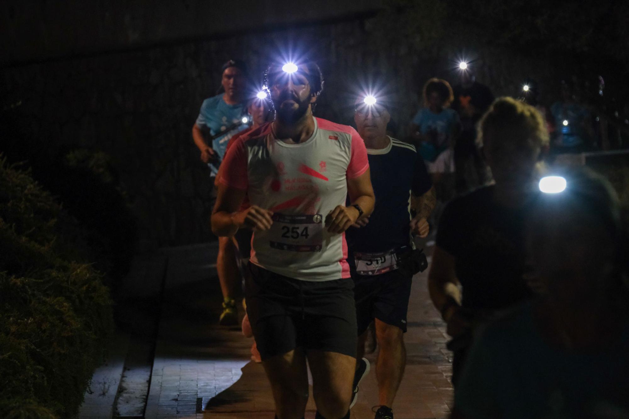 La carrera nocturna Mlk Trail & Tahermo llena de corredores el entorno de Gibralfaro