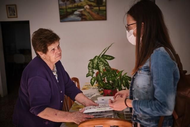 Recorrido con farmacéuticos por varios caseríos de Anaga, donde reparten medicamentos y atienden a personas en lugares aislados o con problemas para desplazarse  | 05/08/2020 | Fotógrafo: Andrés Gutiérrez Taberne