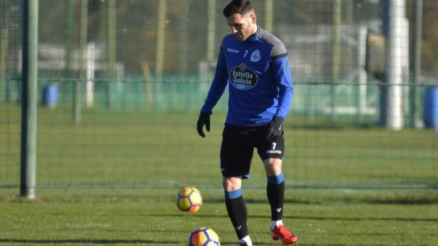 Lucas Pérez, en un entrenamiento en Abegondo.