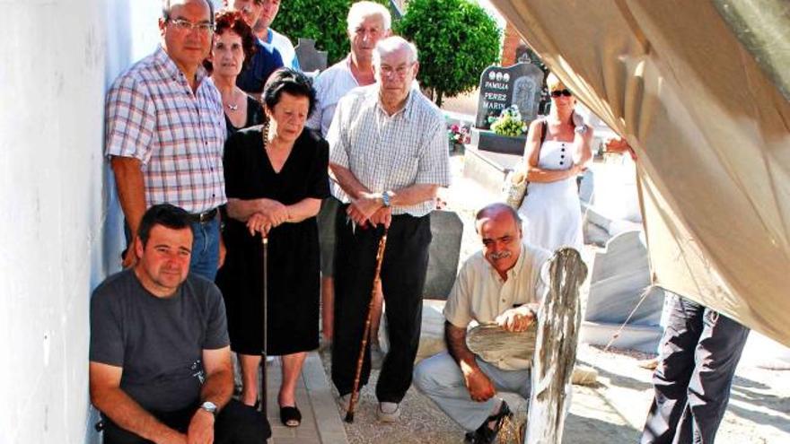 Los familiares de los republicanos fusilados acudieron ayer al cementerio de Segorbe.