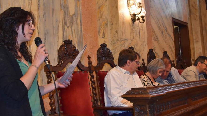 Laura Pueyo defensant la moció al ple d&#039;aquest dijous