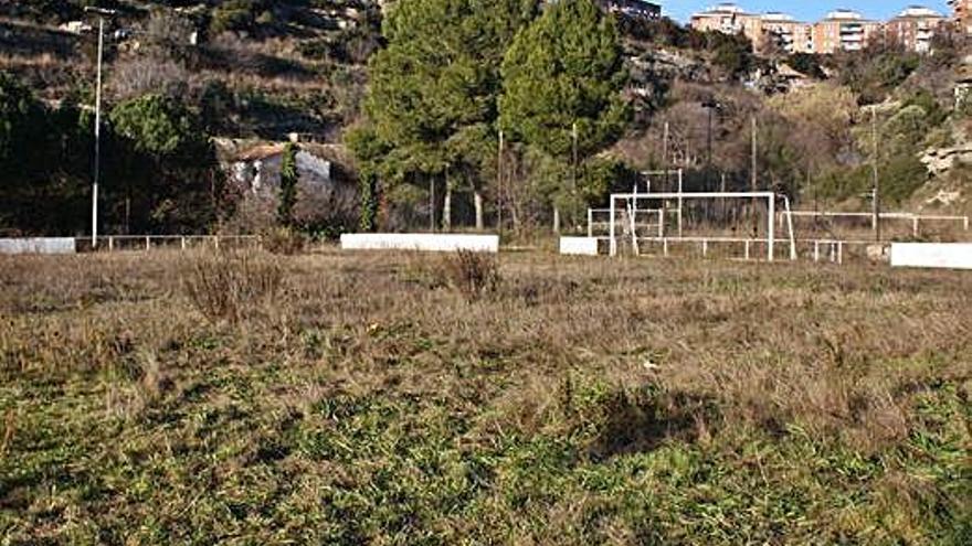 El camp de futbol de Sant Pau, està tancat i en una estat de deixadesa