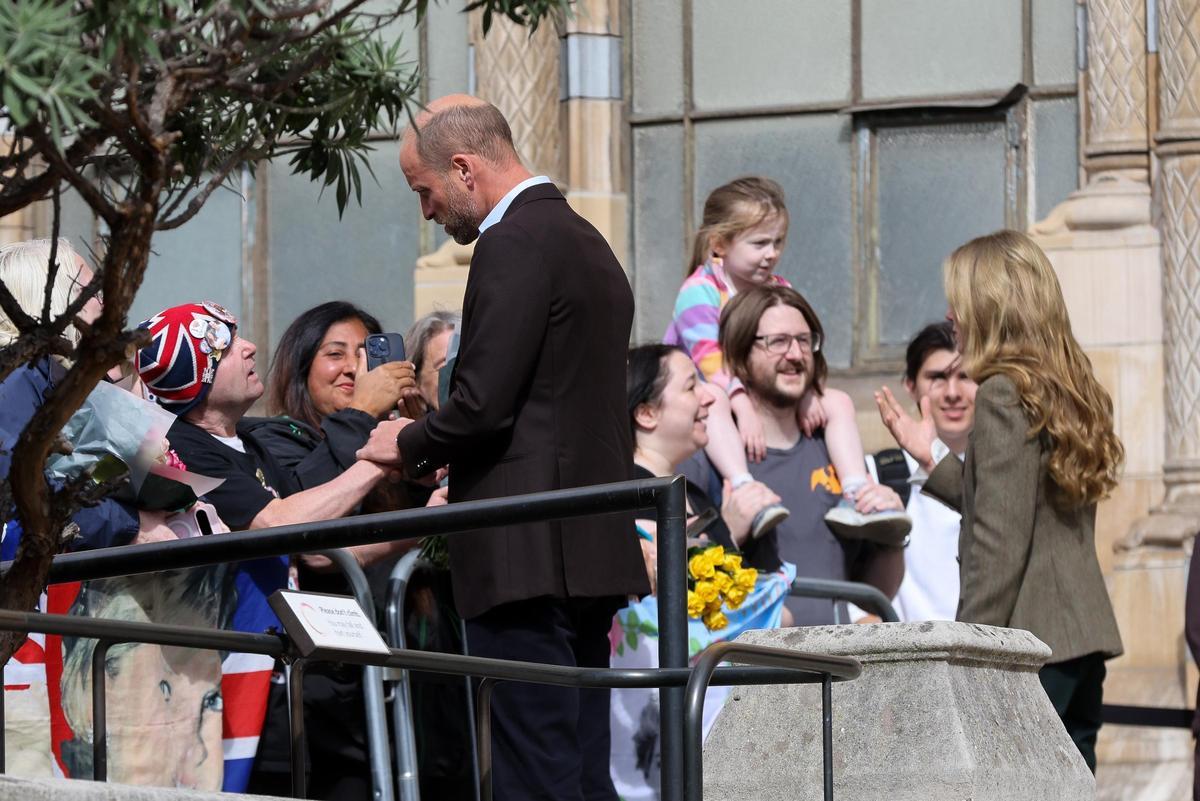 Kate Middleton cambia de ''look' y luce melena rubia