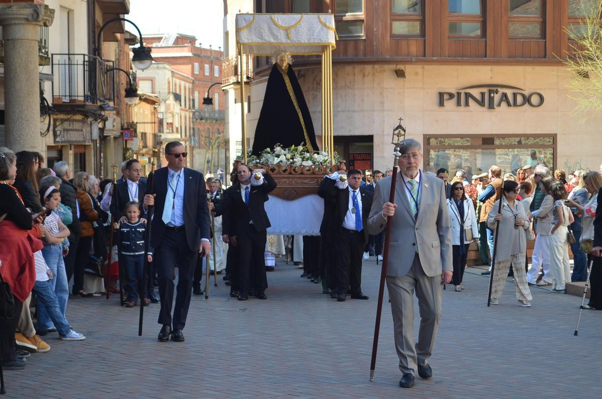 La Procesión del Resucitado en Benavente, en imágenes