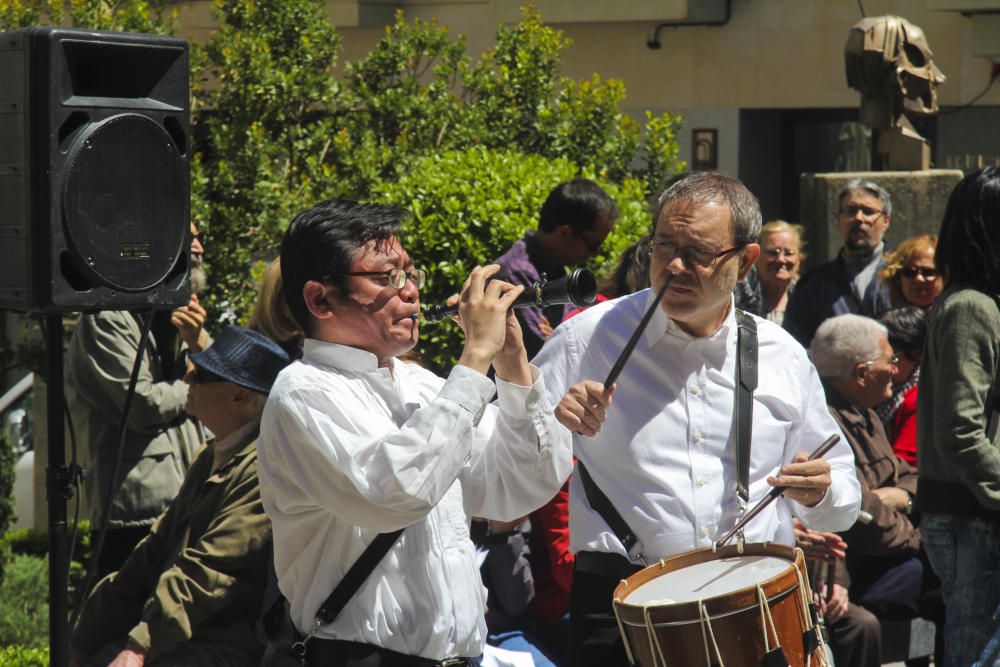 Alcoy escribe una poesía con música y flores para Valls