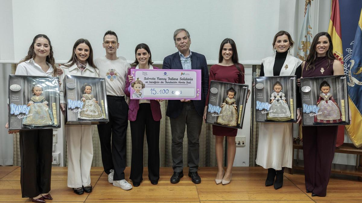 Entrega del cheque a Fundación Horta Sud.