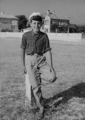 Antón Reixa, con 13 años, 
en una de las fotos más 
antiguas que conserva.  