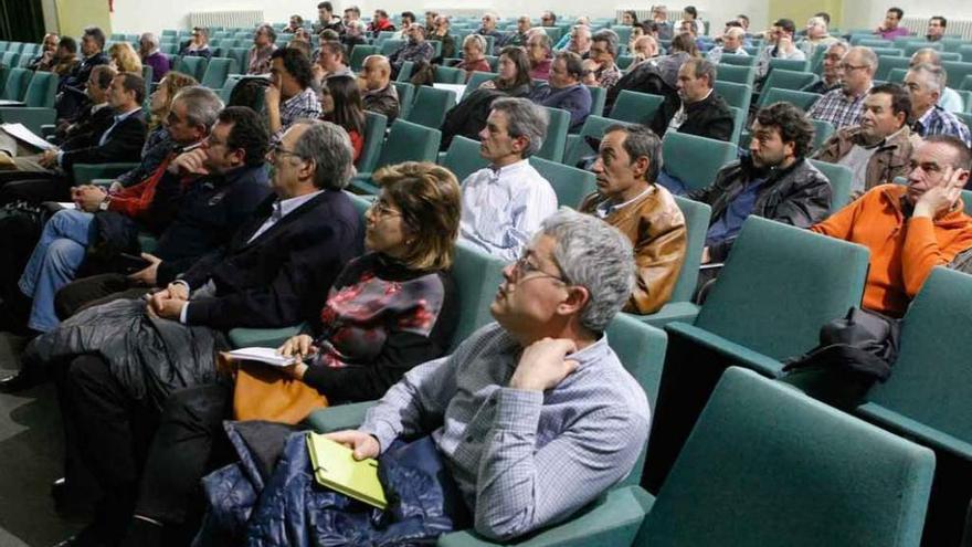 Un centenar de ganaderos asistieron a las XVIII jornadas técnicas de vacuno de Cobadú.