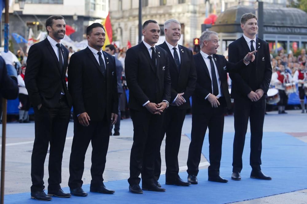 Desfile de los Reyes, personalidades y premiados en la alfombra azul