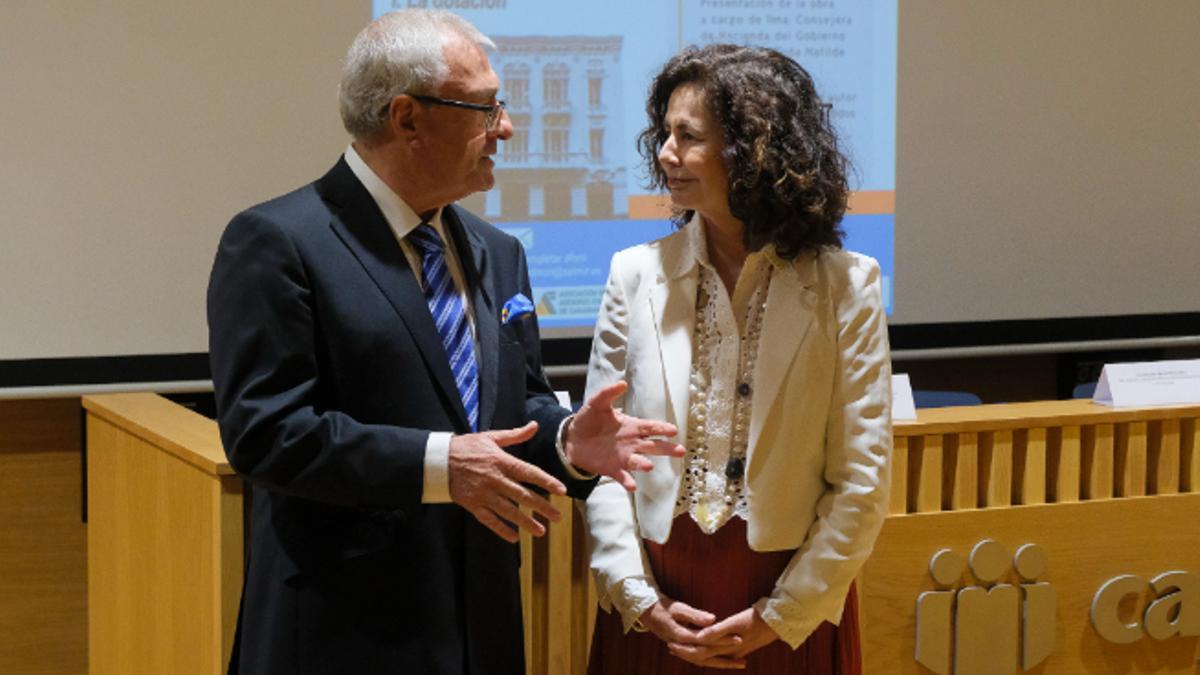 Salvador Miranda, junto a Matilde Asián, antes de la presentación.