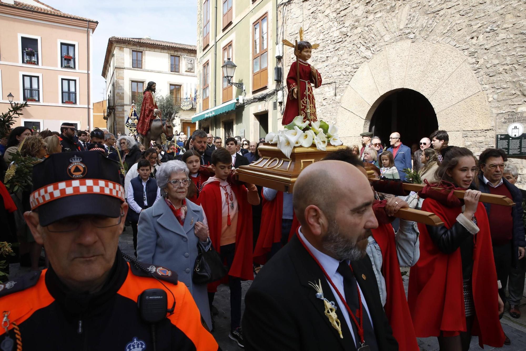 EN IMÁGENES: Gijón procesiona para celebrar el Domingo de Ramos