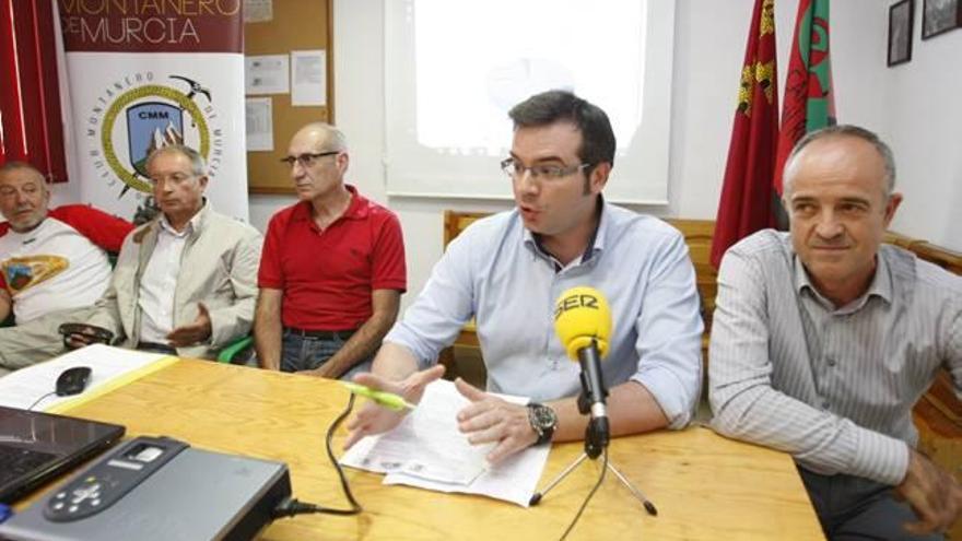 El candidato a la presidencia Luis Alberto Ríos, junto a García Gallego (derecha).