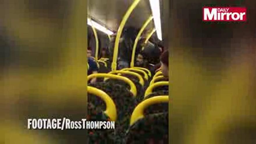 Ataque racista a dos españoles en un autobús en Mánchester