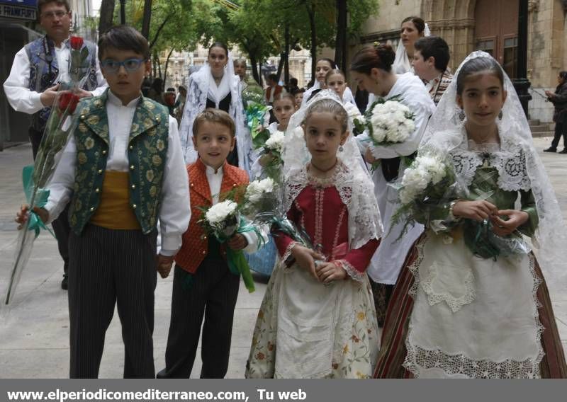 Galería de fotos --  La Ofrenda de Flores pudo con el frío y el viento