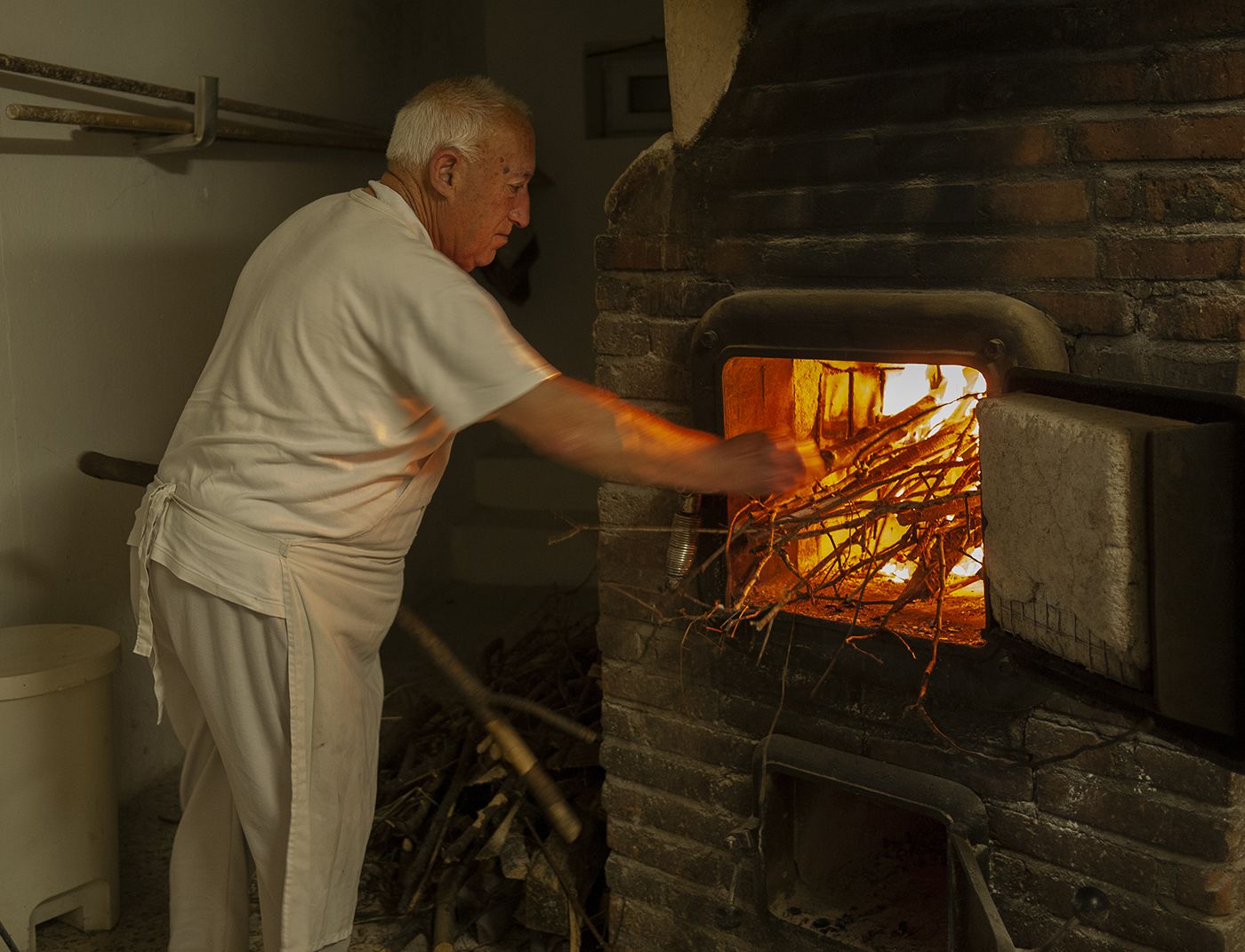 De faena, en la panadería “As Travesas” de Cee