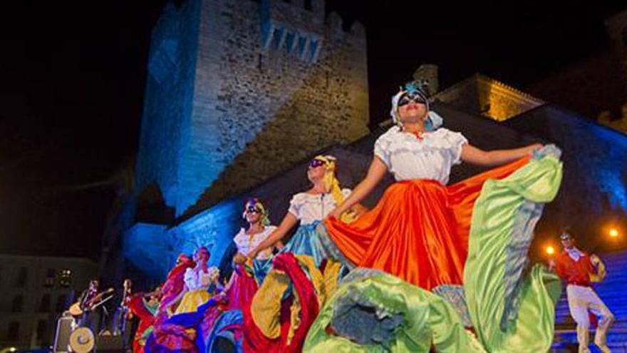 Música y danzas de cuatro países se dan cita hoy en la plaza Mayor de Cáceres