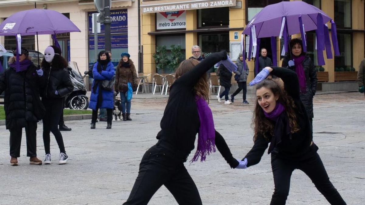 Performance en Zamora contra la violencia machista. | Ana Burrieza