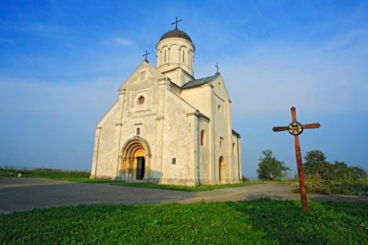 La iglesia de San Panteleimon en Shevchenko