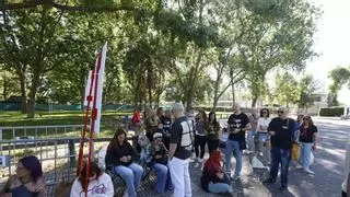 VÍDEO: Treinta y cinco años después, los mismos nervios: así esperan los fans de Alejandro Sanz su regreso a Gijón