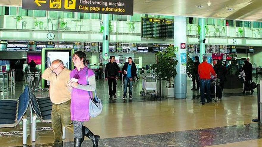 La terminal del aeropuerto de Santiago del Monte.