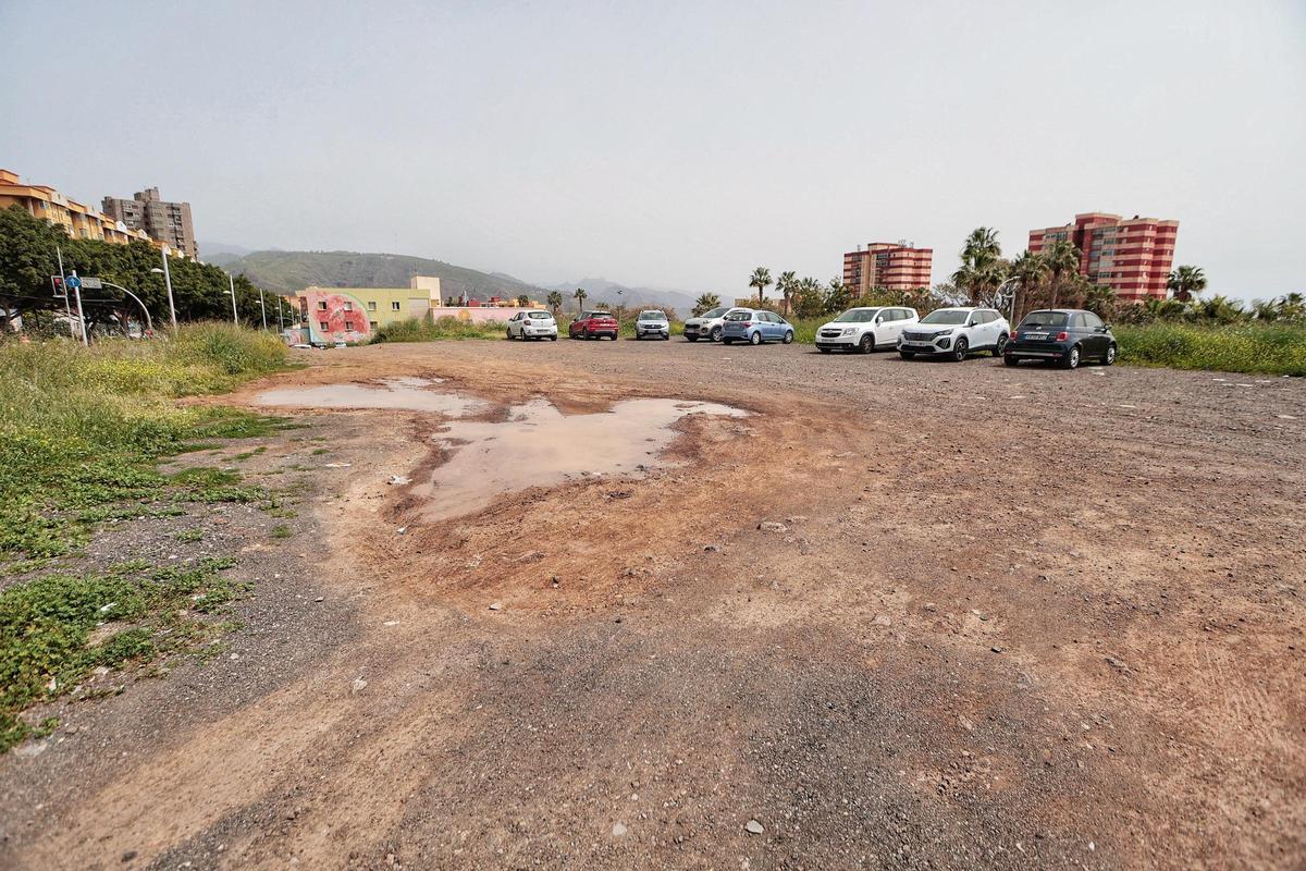 Solar municipal en Ofra, junto al Centro de Salud.