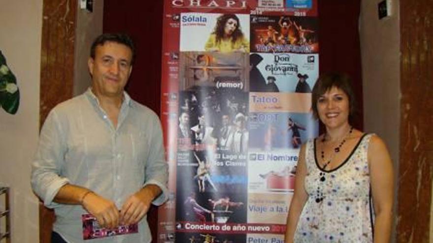 El director del Teatro junto a la edil de Cultura, Isabel Micó