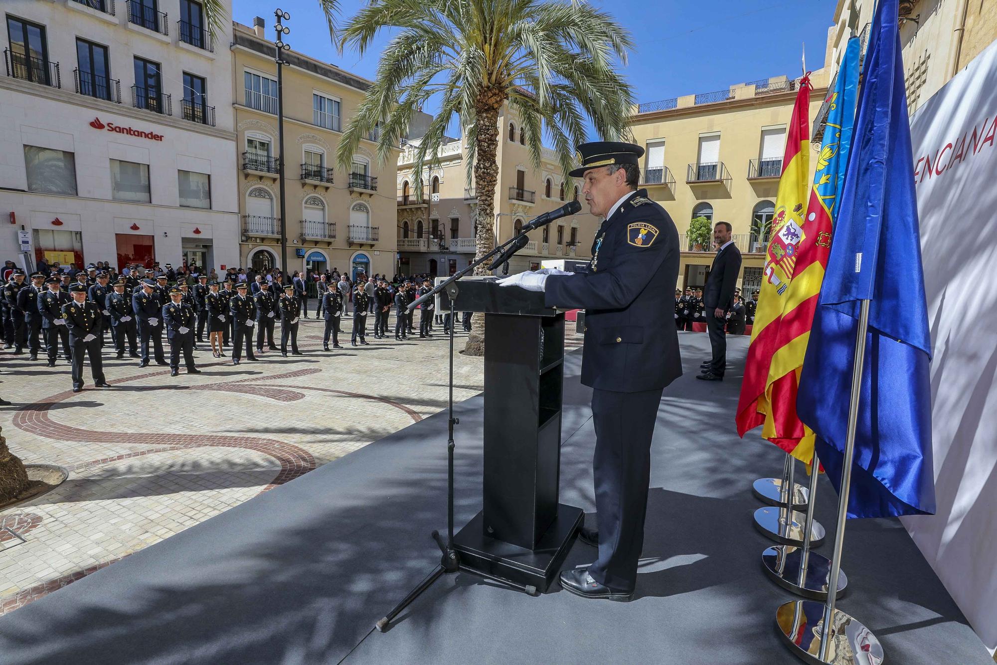 Condecoran En Elche A 145 Policias Locales De Toda La Provincia ...