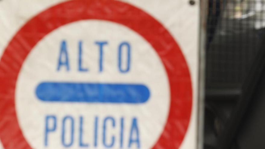 Aislados ocho policías tras ser escupidos por un detenido con coronavirus