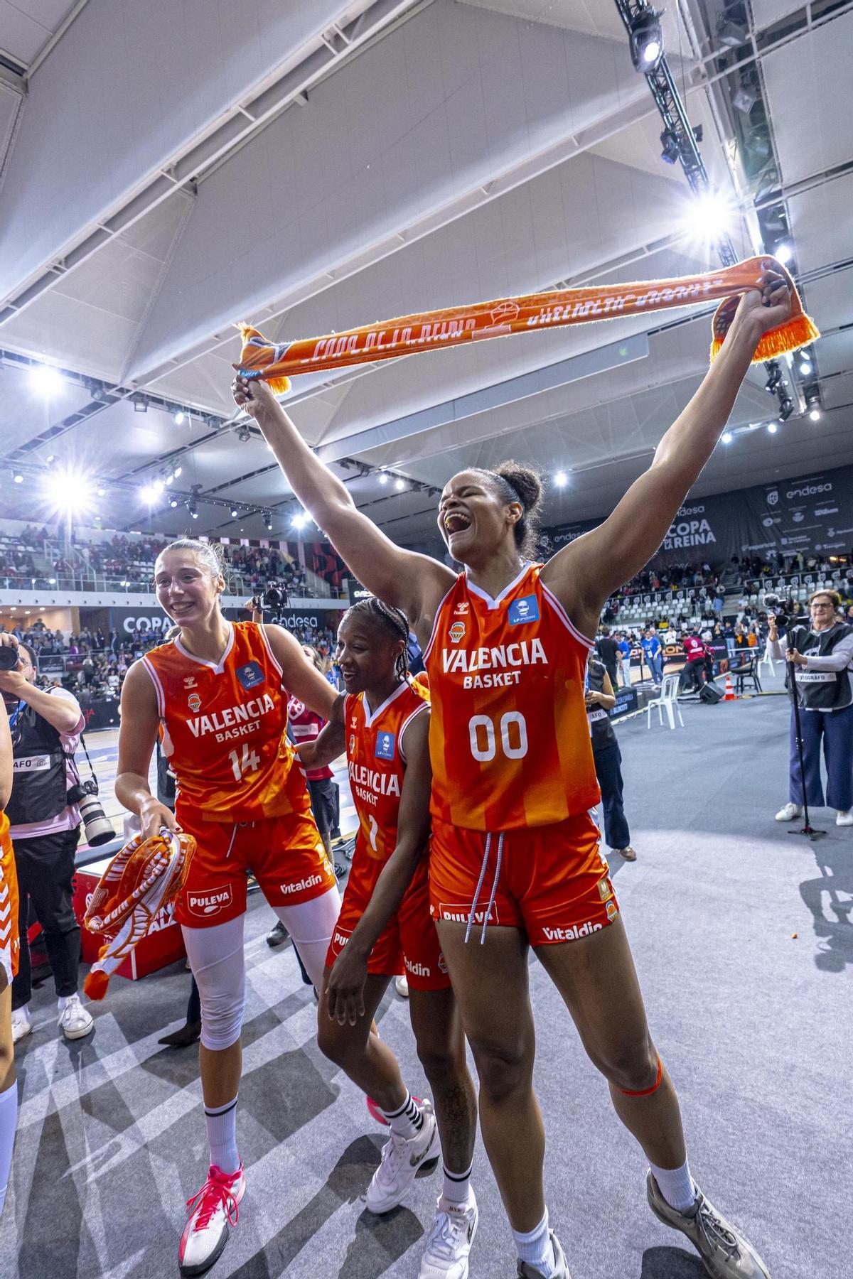 Así celebraron la Copa las jugadoras del Valencia Basket en Tarragona