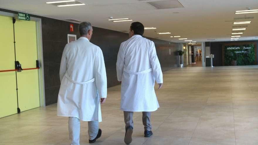 Médicos en el Complexo Hospitalario de Ourense. // Iñaki Osorio