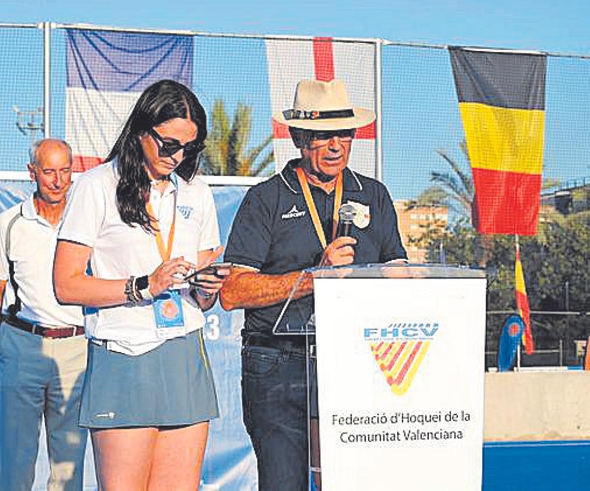 El presidente de la Federación de Hockey de la Comunidad Valenciana, Jesús Gracia, dio la bienvenida a los equipos.