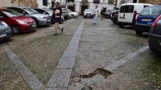 Pavimentos levantados en Plasencia: lluvias y vehículos agravan su estado