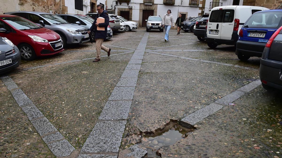 Video | Pavimento en mal estado en Plasencia