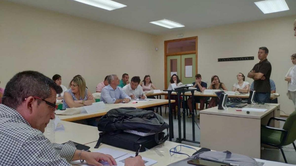 Cajasur e Ifapa de Hinojosa imparten formación financiera para jóvenes empresarios ganaderos