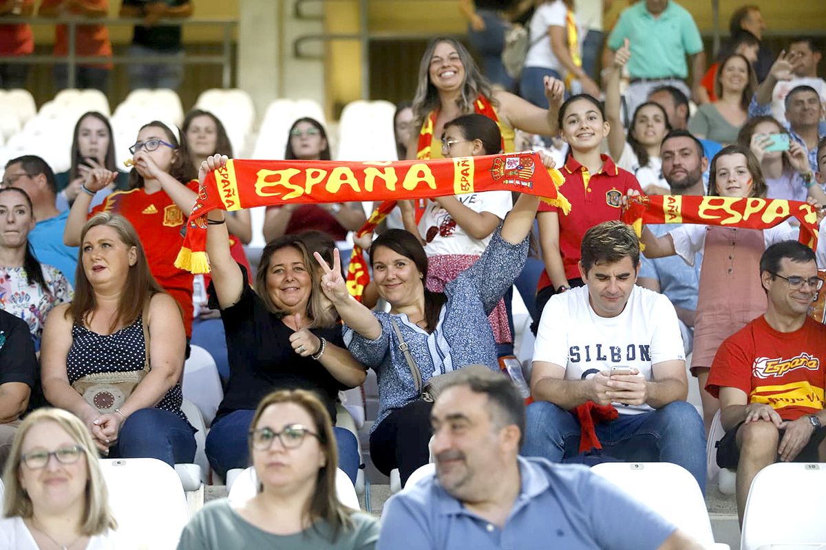 Las imágenes de la afición del España - Suecia femenino