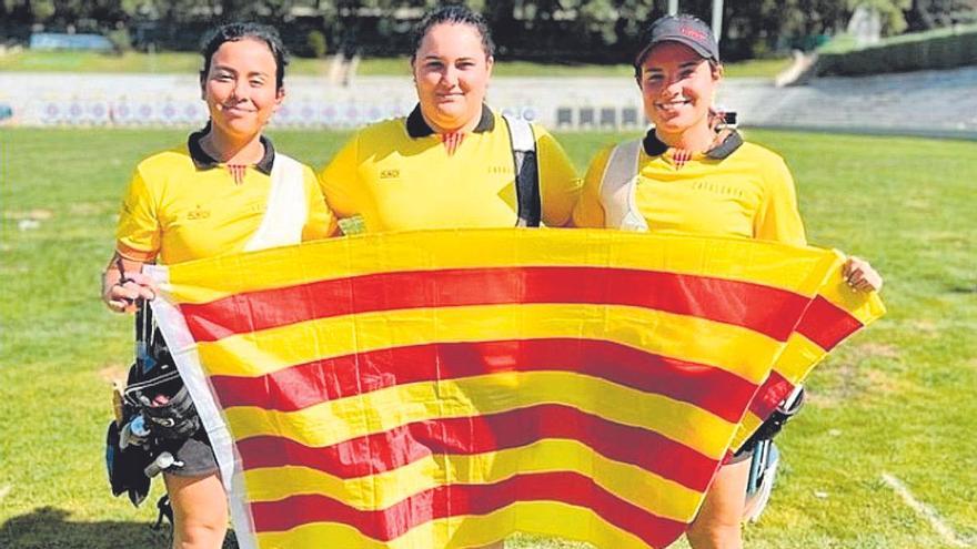 L&#039;arquera Lucía Ramos, a l&#039;esquerra, tanca el curs amb una medalla de bronze al Campionat d&#039;Espanya