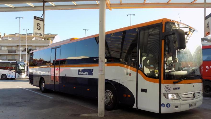 Un bus de la companyia que cobreix la línia Manresa-Barcelona.