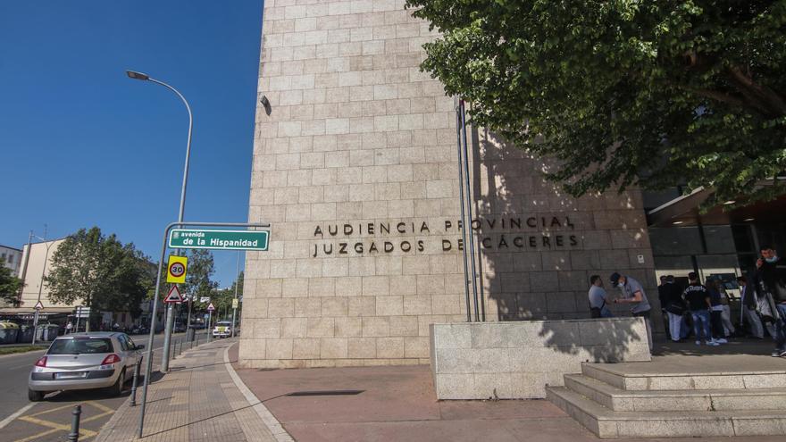 A juicio una acusada de estafar 42.000 euros con rituales a una mujer con depresión en Cáceres