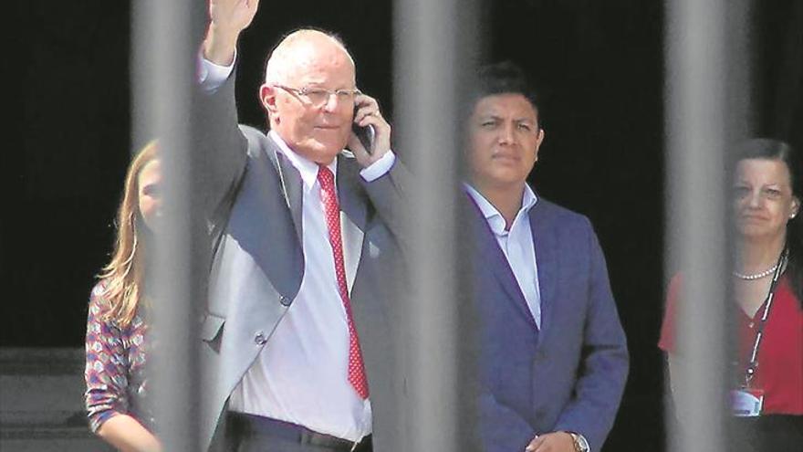 El presidente de Perú dimite salpicado por la corrupción