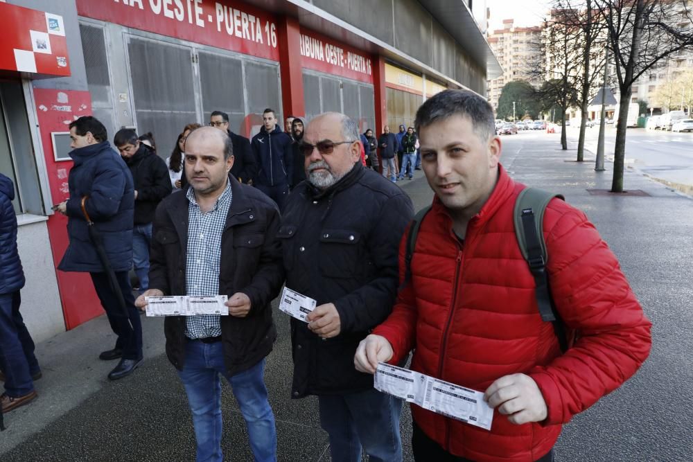 Colas en El Molinón para las entradas del derbi