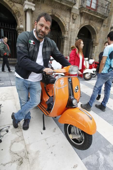 Concentración de Vespas y Lambretas en el Euroyeyé de Gijón