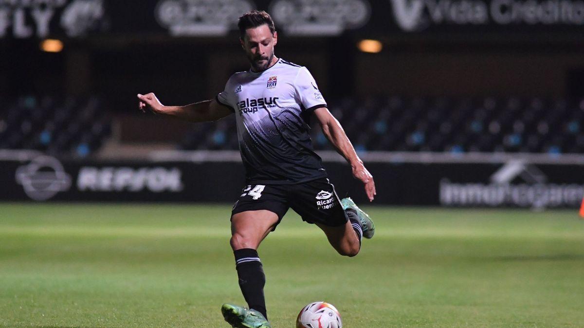 Alberto De la Bella se despide del fútbol en el FC Cartagena