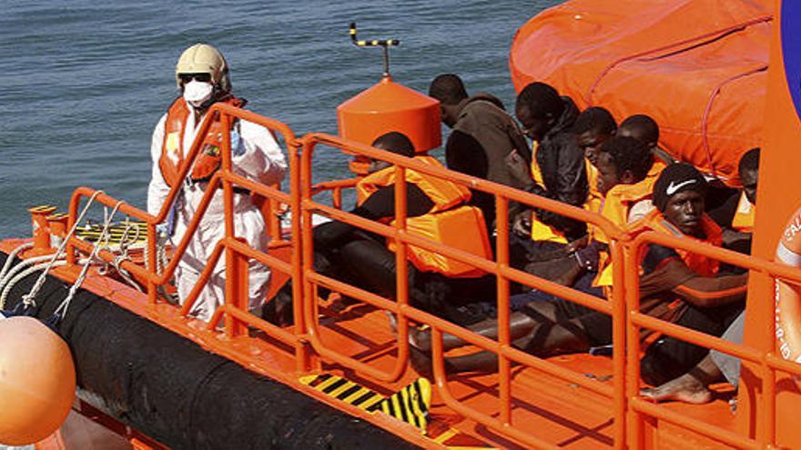 inmigrantes subsaharianos rescatados, en Tarifa.