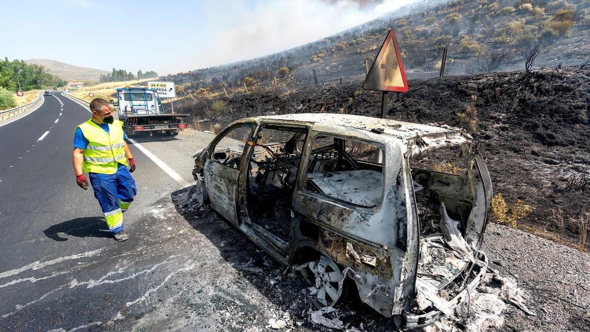 El devastador incendio de Navalacruz (Ávila) ha quemado ya más de 5.000 hectáreas