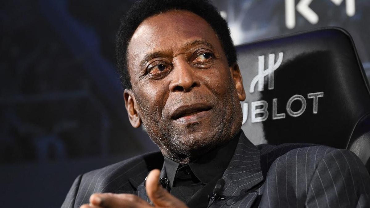 Pelé es operado de un tumor en el colón y asegura que está "muy bien"