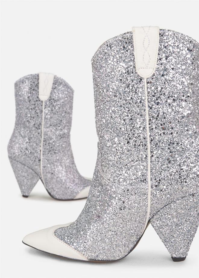 Botas 'cowboy' con 'glitter' plateado, de Essentiel Antwerp