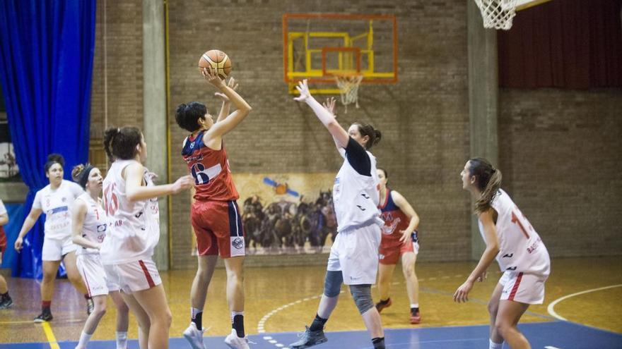 Jugada del partido entre el Maristas y el Ascensores Tresa